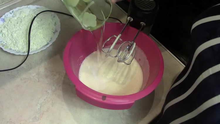 trimite zahăr vanilat la ouă