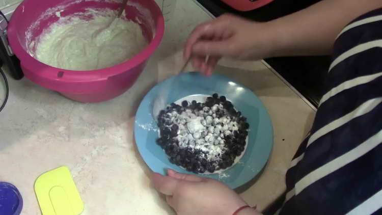 se amestecă fructe de pădure și amidon