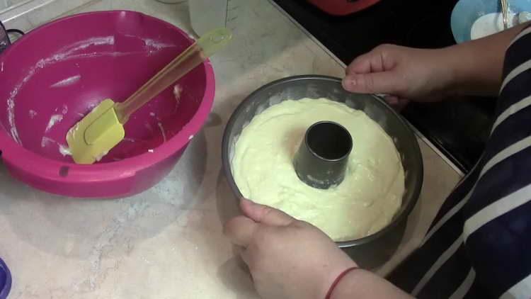 pune boabele într-un vas de copt