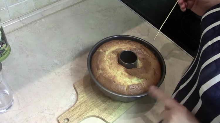 trimite plăcinta la cuptor