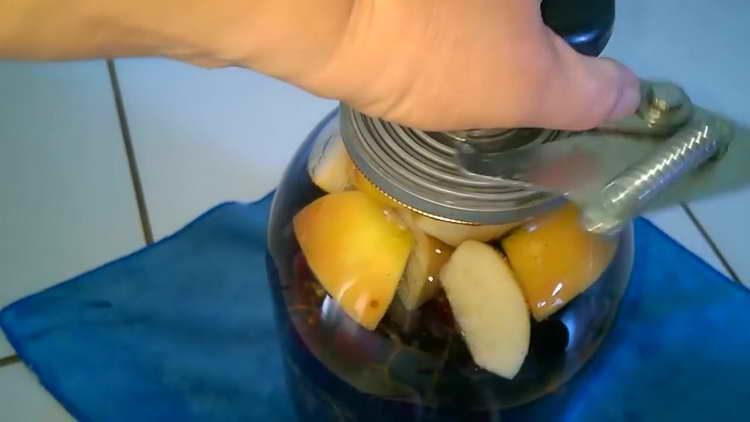 mere fierte și struguri