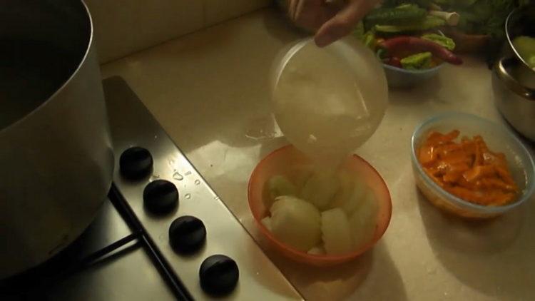 pour boiling water onion