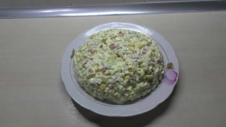 класическа салата от раци с царевица