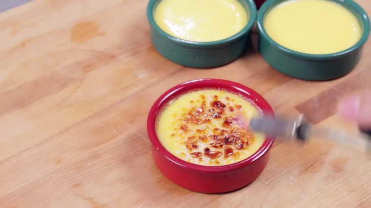 set fire to the top of brulee cream