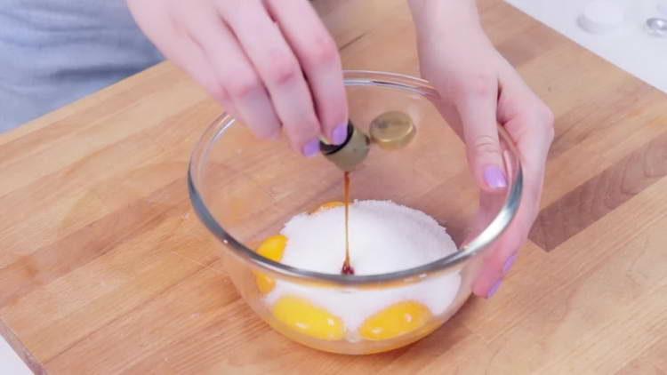 mix eggs and sugar