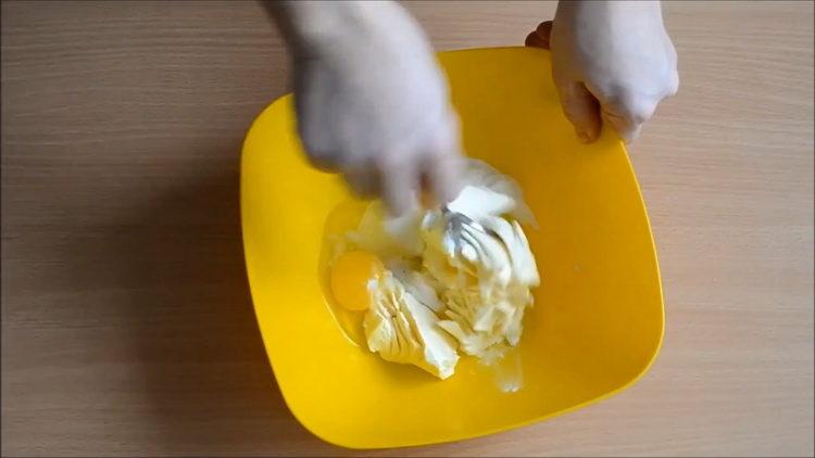 הכינו את החומרים לבצק