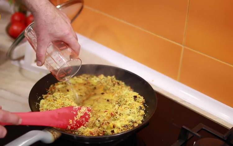 adăugați cuscus în legume