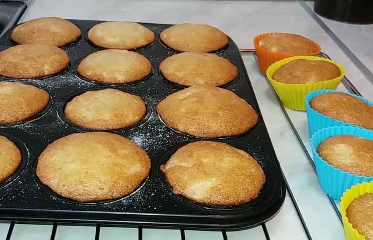 mannik en kéfir con manzanas