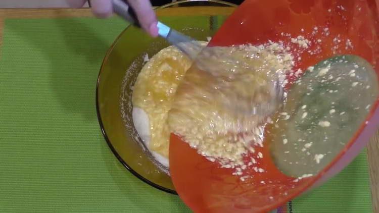 combinați semința și amestecul de ou