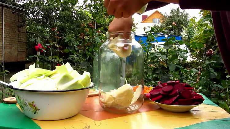 сложете зеле в буркан