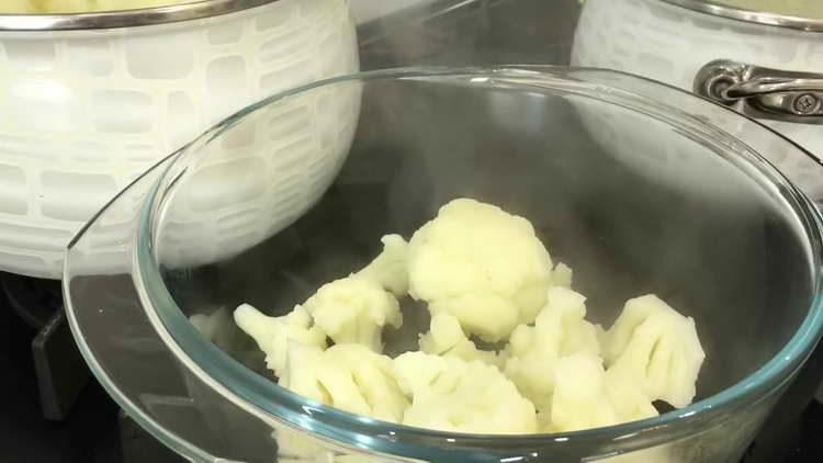 сложете карфиола в купа