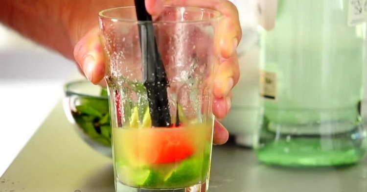 send et glas kalk ind