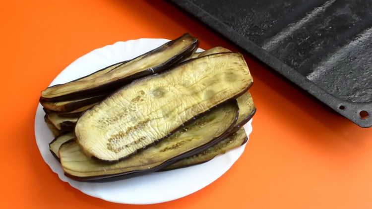 извадете патладжана от фурната