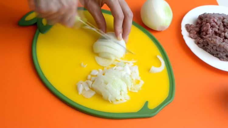 нарязваме лука