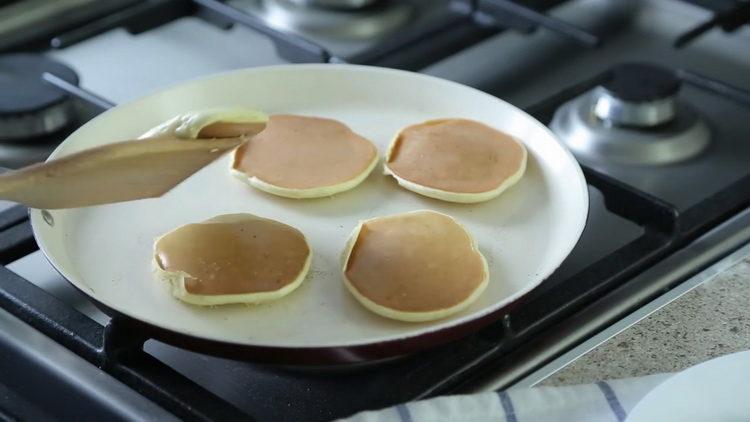 Từng bước rán chuối với hình ảnh