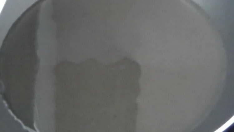 puneți o tigaie cu ulei