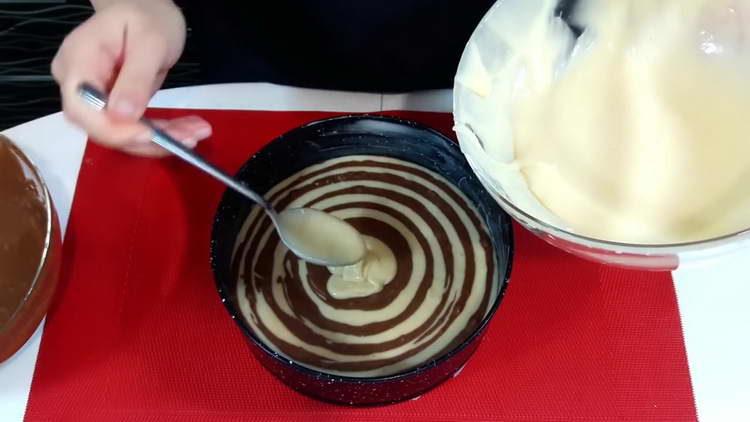 изсипете тестото едно по едно