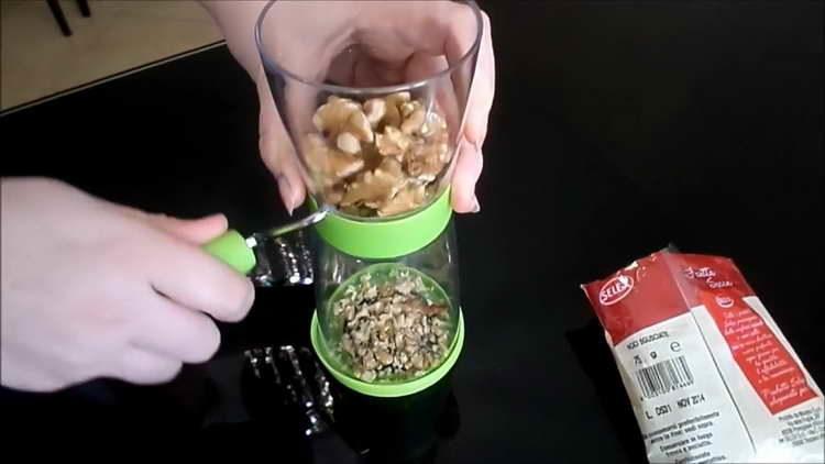 накълцайте орехите