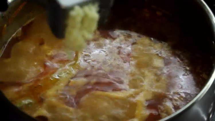 verser le remplissage dans la casserole