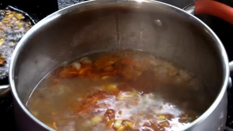 mettre la friture dans la poêle