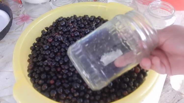 lava las latas con refresco