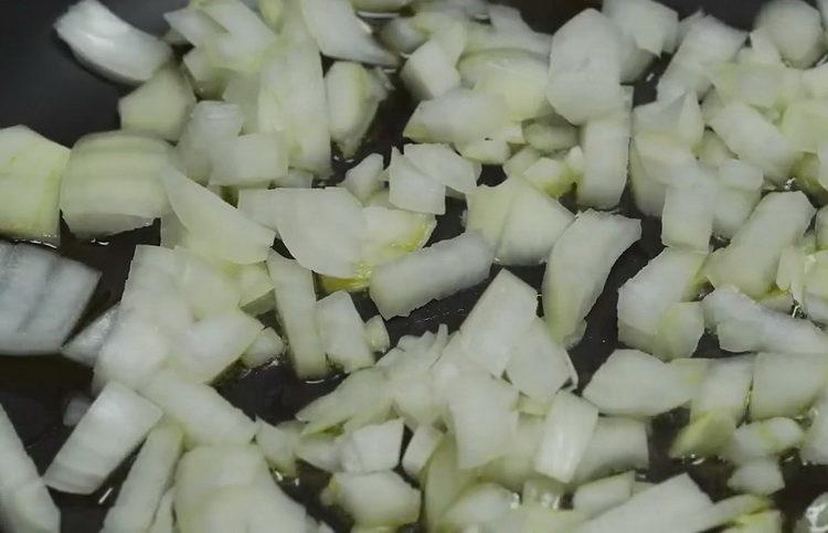 קוצצים את הבצל