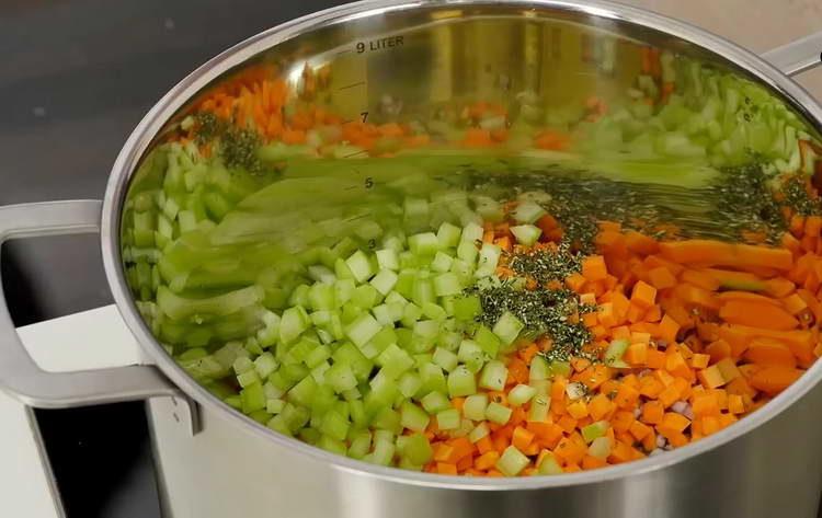 trimite legume în tigaie