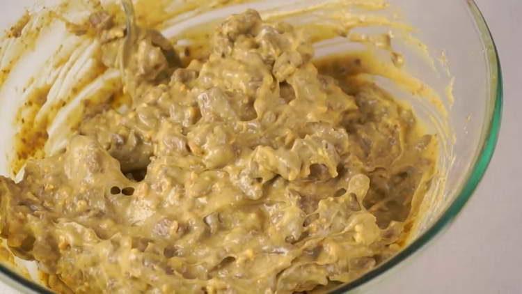 adăugați alune în cremă