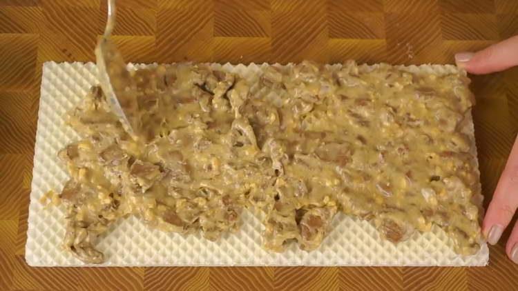 întindeți crema pe tort