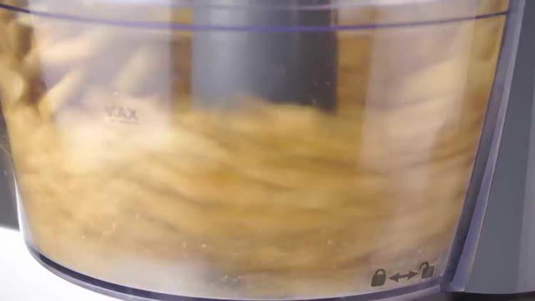 trimite alune la un blender