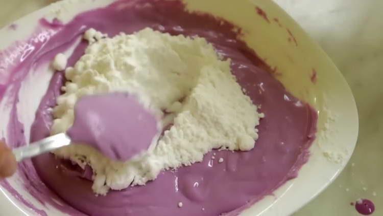 se adaugă zahăr pudră în făină