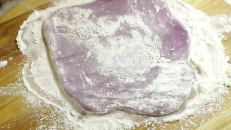 se rulează aluatul cu un știft