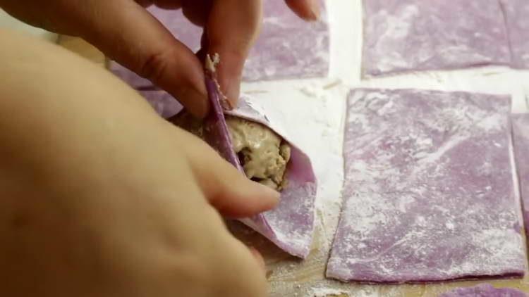 formează plăcinte cu umplutură