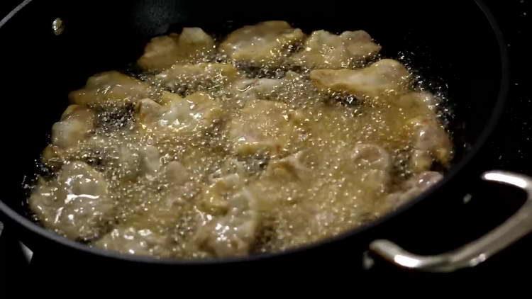 сложете месото да се запържи