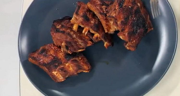 costillas de cerdo en el horno listo
