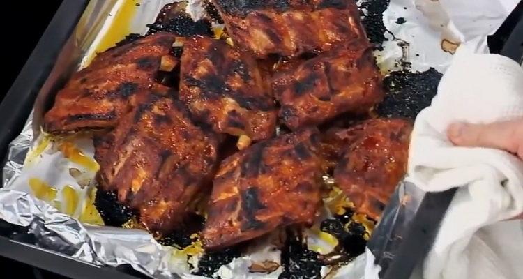 Costillas de cerdo al horno según una receta paso a paso con fotos