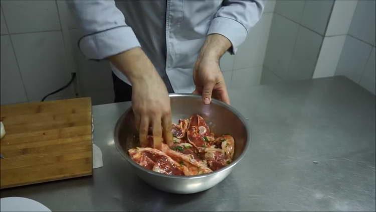 השאר את הבשר למרינה