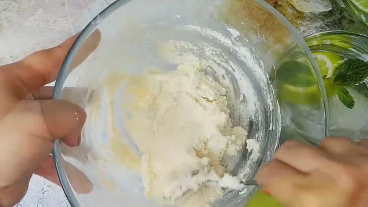 adăugați semolă la umplutură