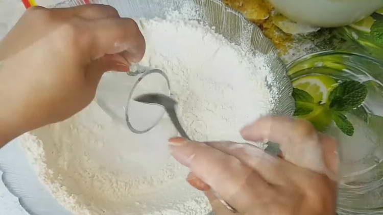 trimiteți sifon slaked la făină