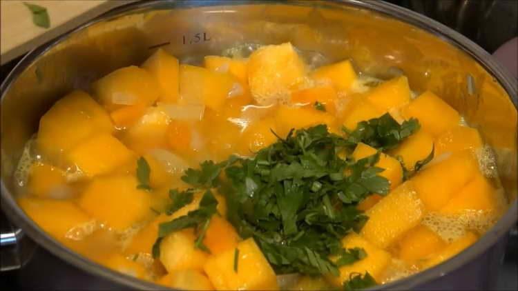 adăugați verdeață la legume