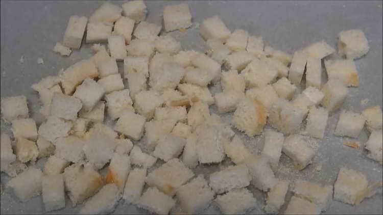 pune pâinea pe o foaie de copt