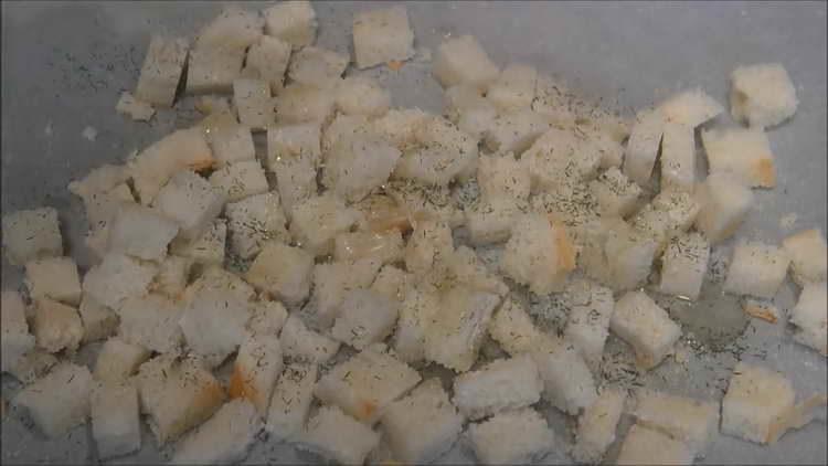 presărați crackers cu mirodenii