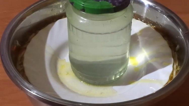 ilagay ang repolyo sa ilalim ng pindutin