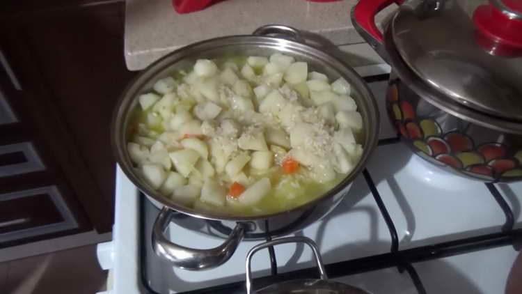 изпратете ориз в тигана