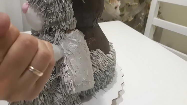 אנו מחברים ידיים לדוב