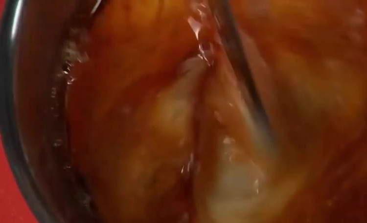 صب الزبدة والقشدة في ستيوبان