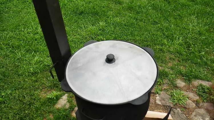 Kochen Sie das Ohr unter dem Deckel