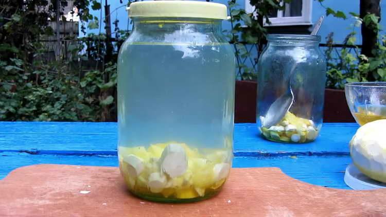 затворете буркана с капак