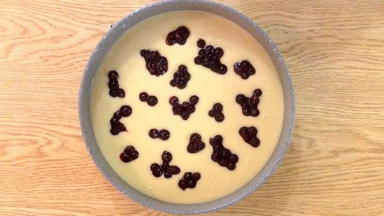 pune boabele pe aluat