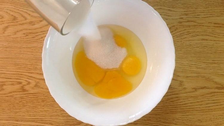 Gătirea unei prăjituri cu coacăze